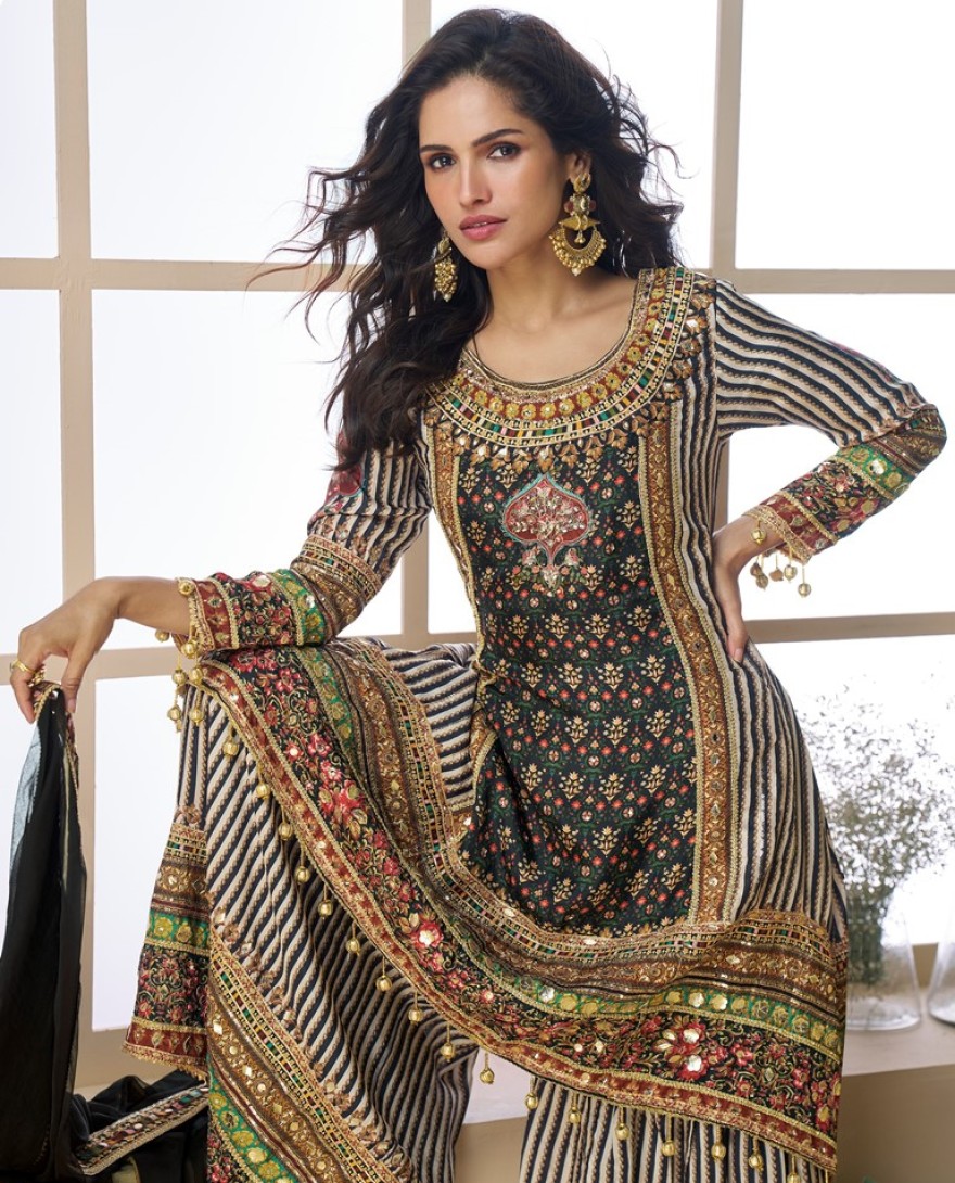 5839 - Midnight Grace: The Vintage Black Sharara Set